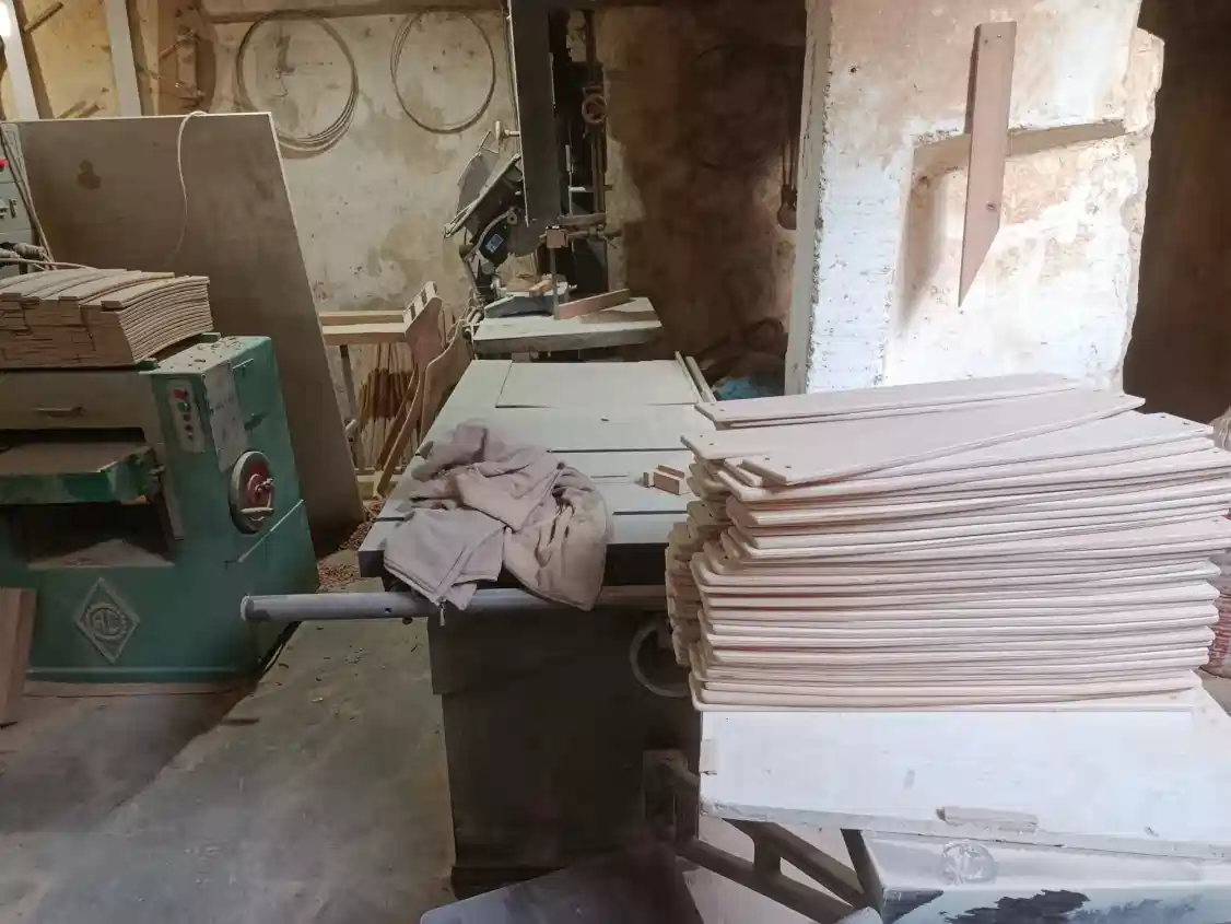 Ahşap sallanır koltuk