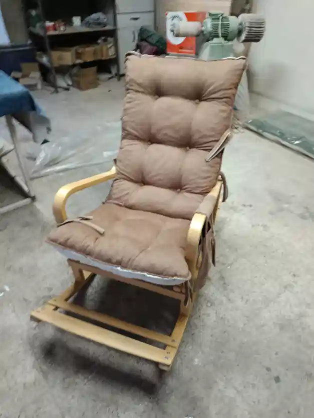 Ahşap sallanır koltuk — galeri 2