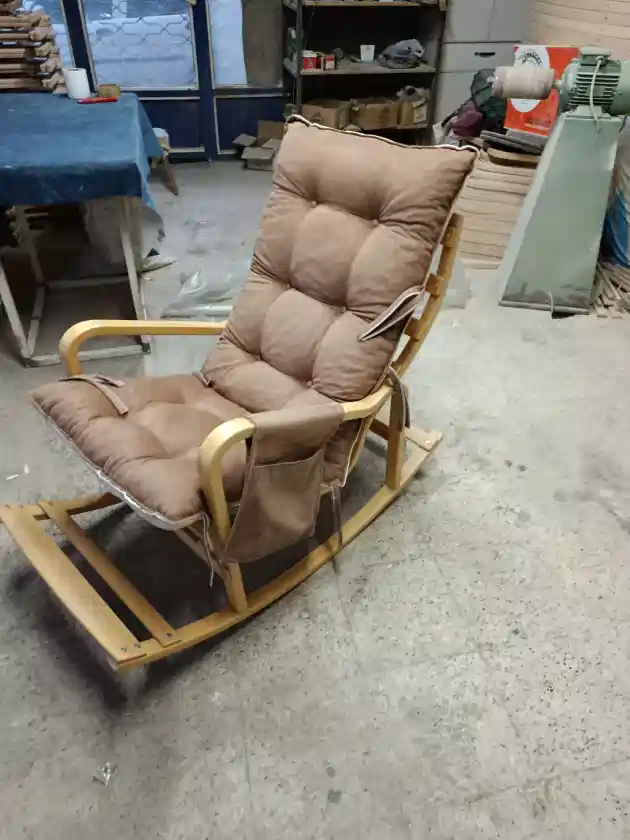 Ahşap sallanır koltuk — galeri 4